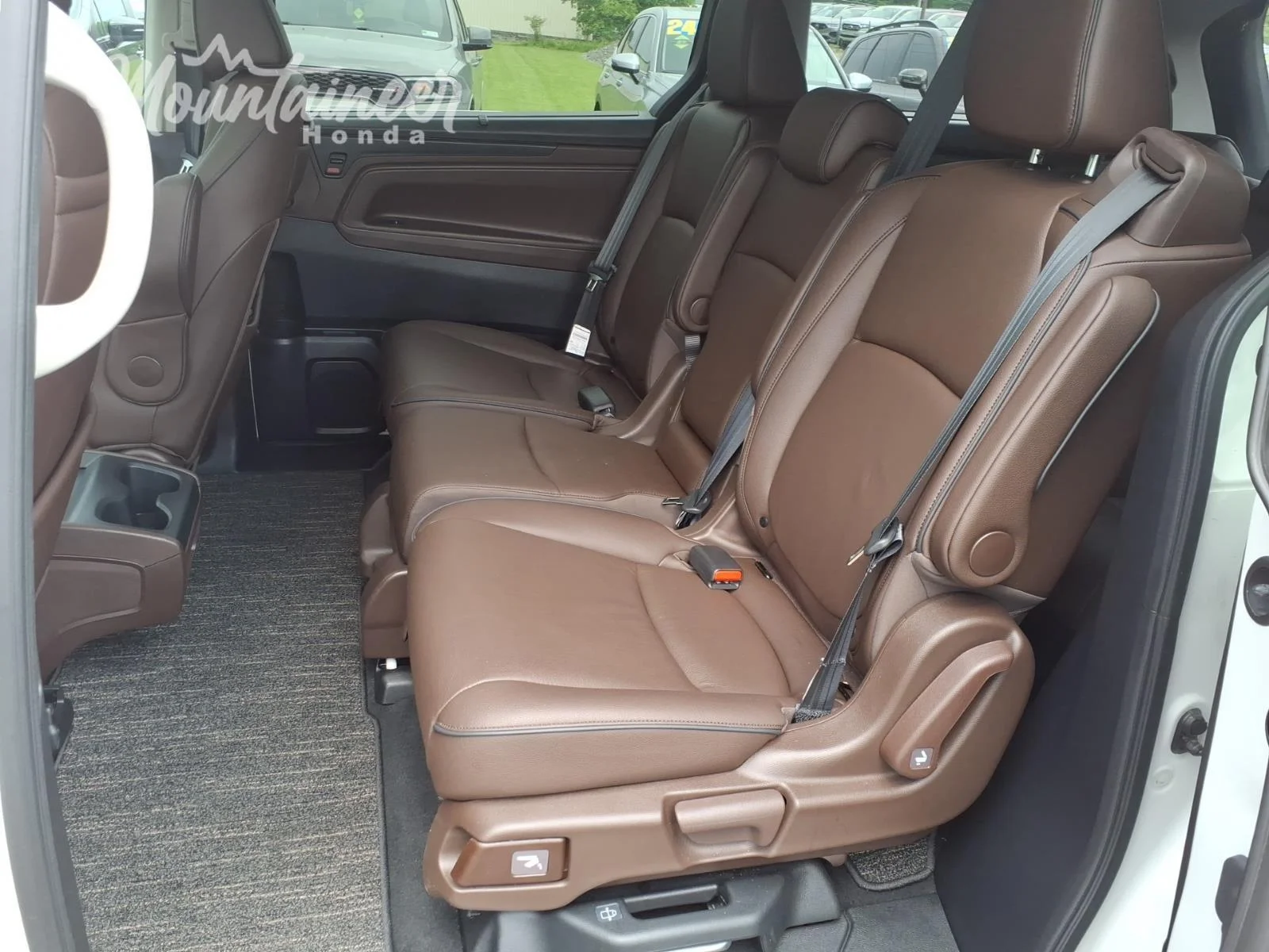 Used 2025 Platinum White Pearl Honda Touring image 15