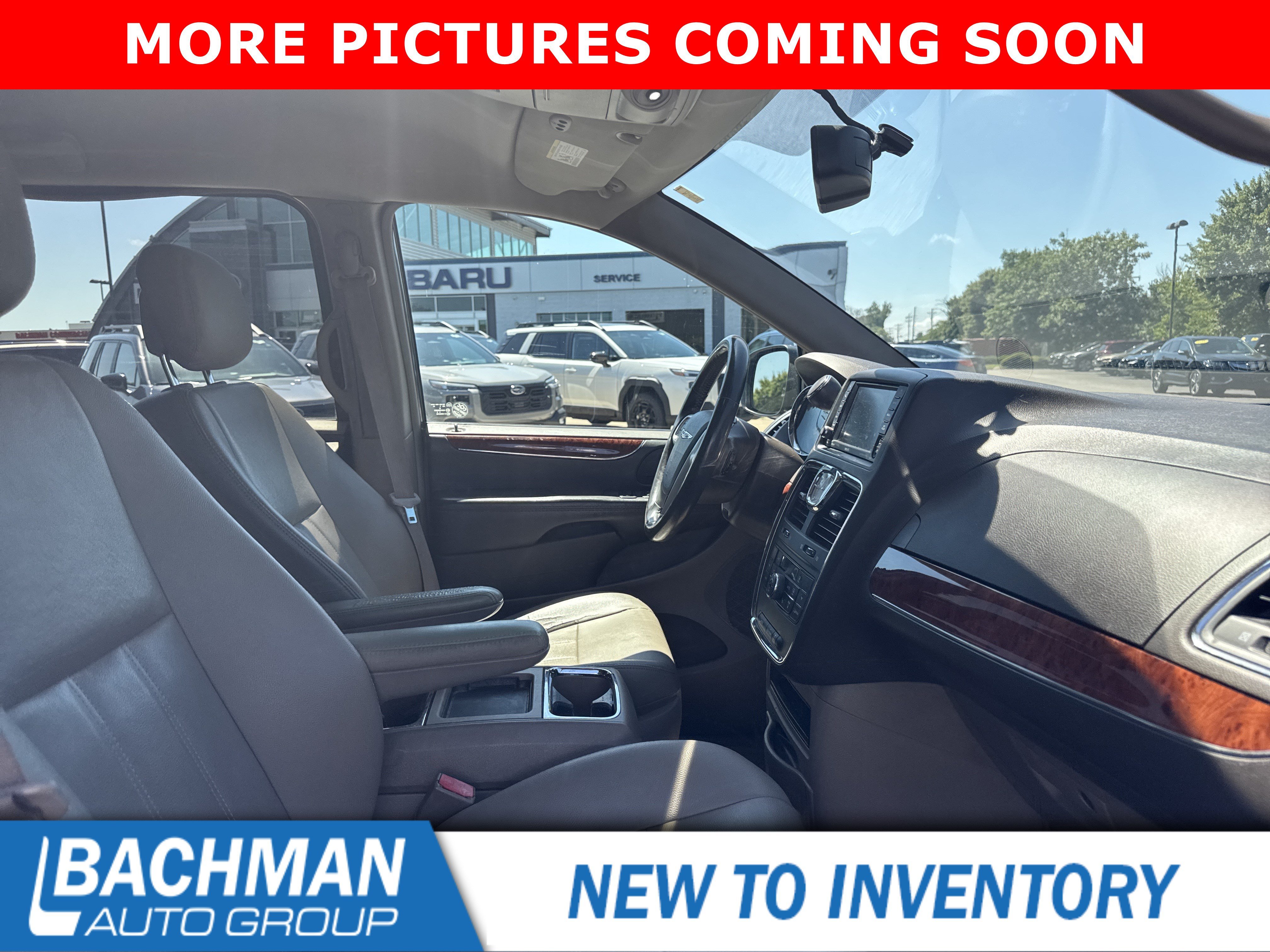 Used 2015 True Blue Pearlcoat Chrysler Touring image 4