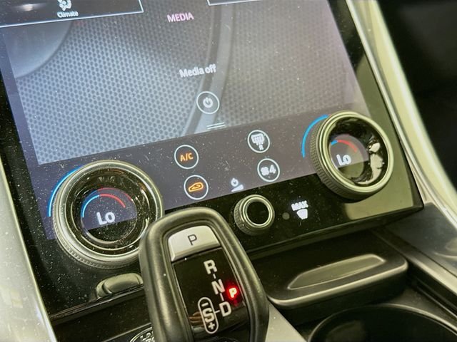 Used 2021 Silver Land Rover SE image 17