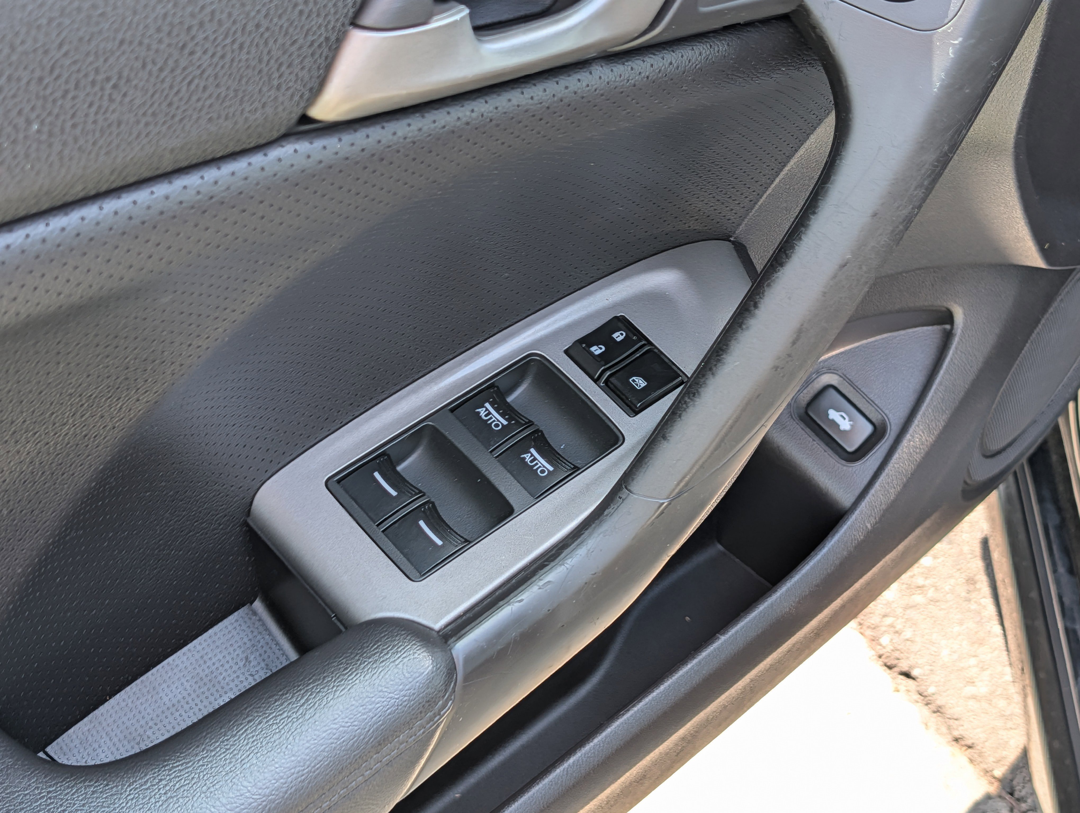 Used 2010 Crystal Black Pearl Acura  image 19