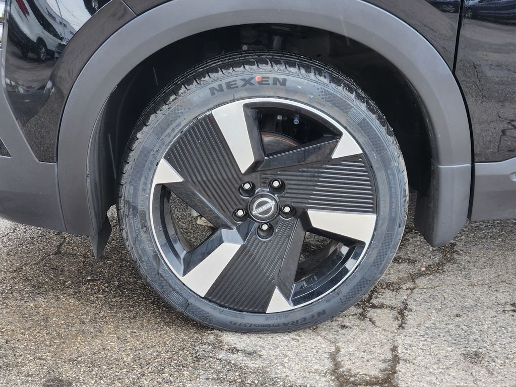 Used 2025 Black Nissan SR image 10