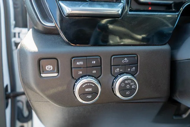 Used 2025 White GMC Elevation image 19