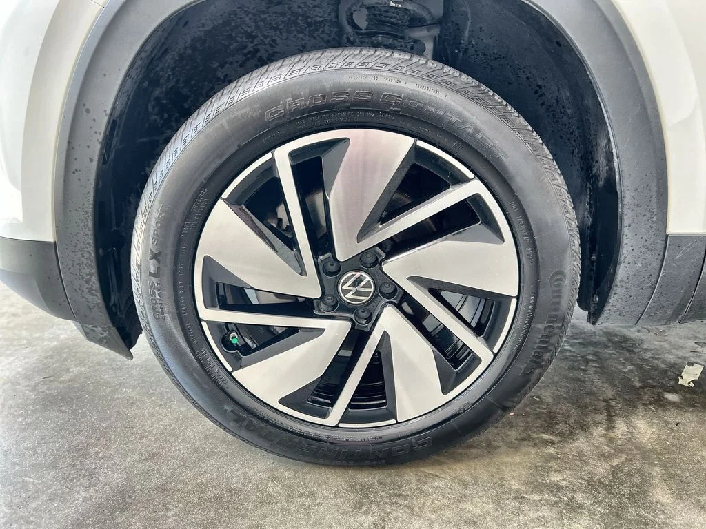 Used 2025 Gray Volkswagen 2.0T SE w/Technology image 18