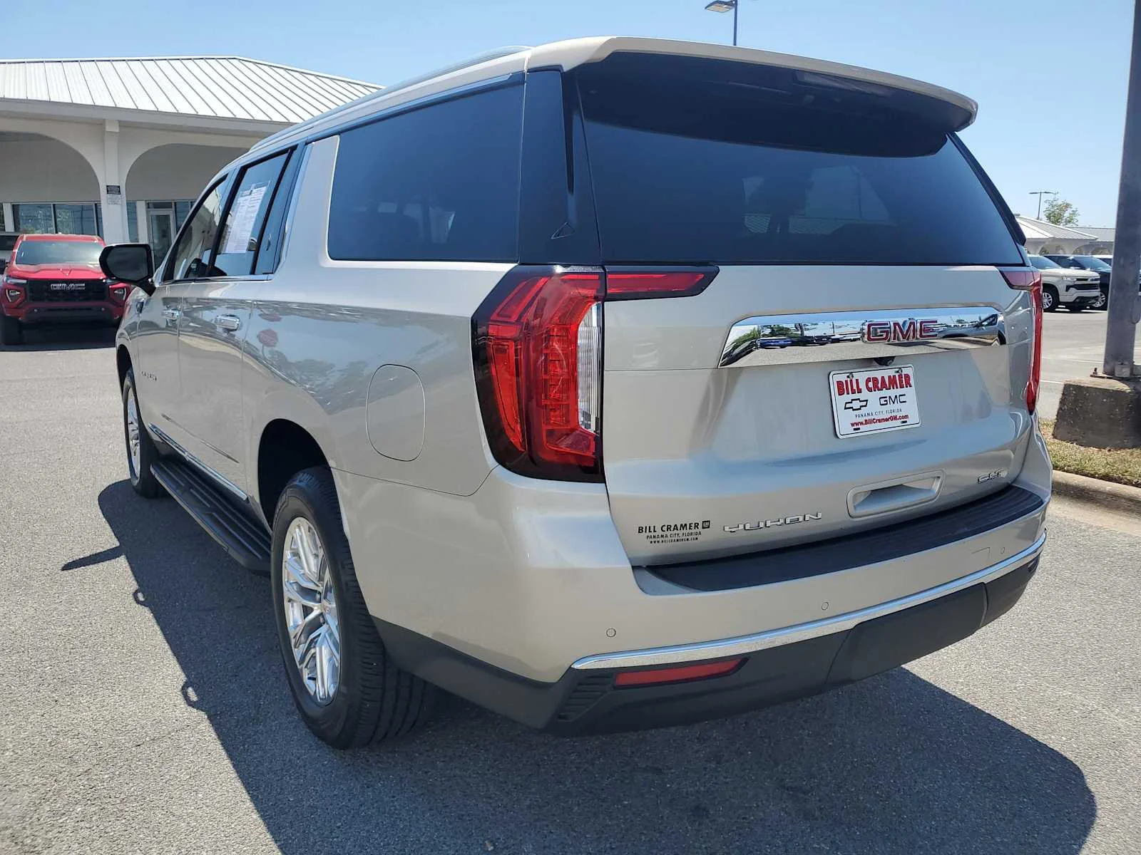 Used 2023 Pearl Beige Metallic GMC SLT image 3