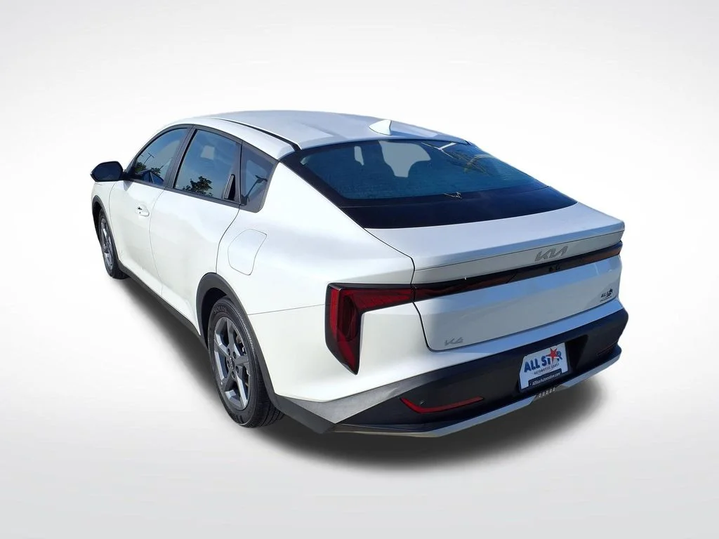 Used 2025 White Kia LXS image 14