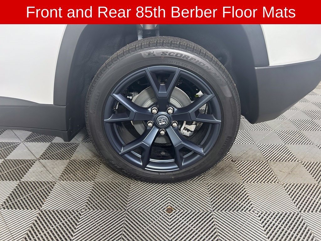 New 2026 Bright White Clear-Coat Exterior Paint Jeep Laredo image 20
