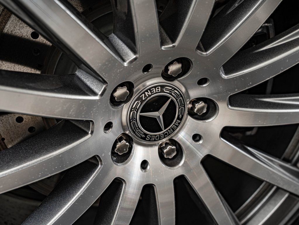 New 2026 MANUFAKTUR Moonlight White Metallic Mercedes-Benz GLS 580 image 9
