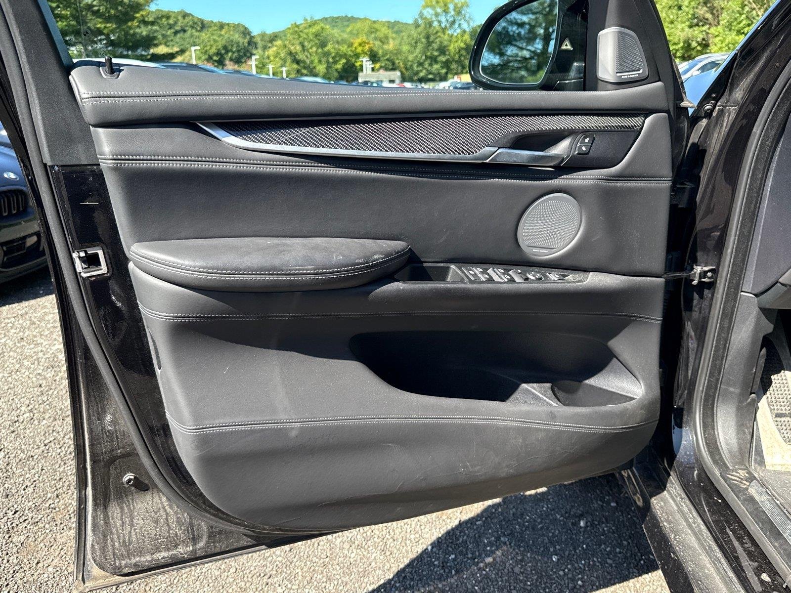 Used 2018 Black Sapphire Metallic BMW  image 10