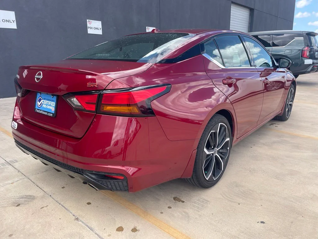 Used 2024 Red Nissan 2.5 SR image 3