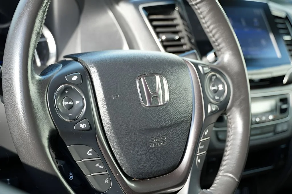 Certified Used 2023 Platinum White Pearl Honda RTL-E image 15