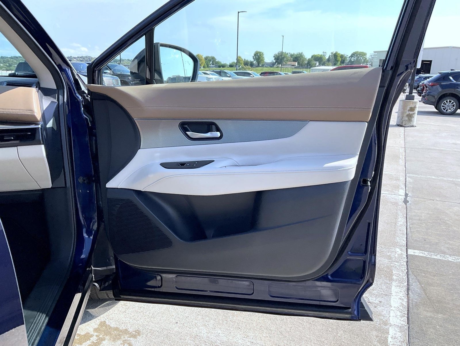 Used 2025 Blue Nissan Platinum image 17