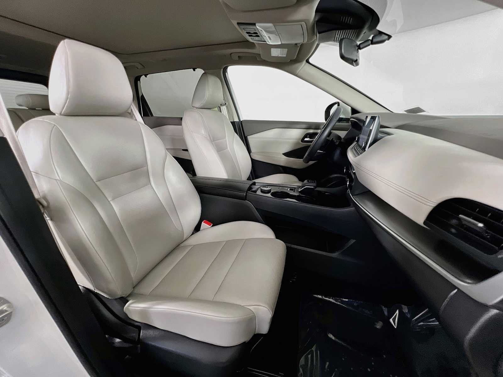 Used 2023 Pearl White Tricoat Nissan SV image 29