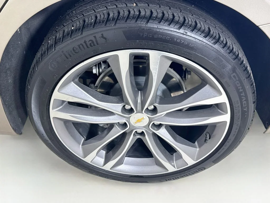 Used 2025 Gray Chevrolet LT image 38