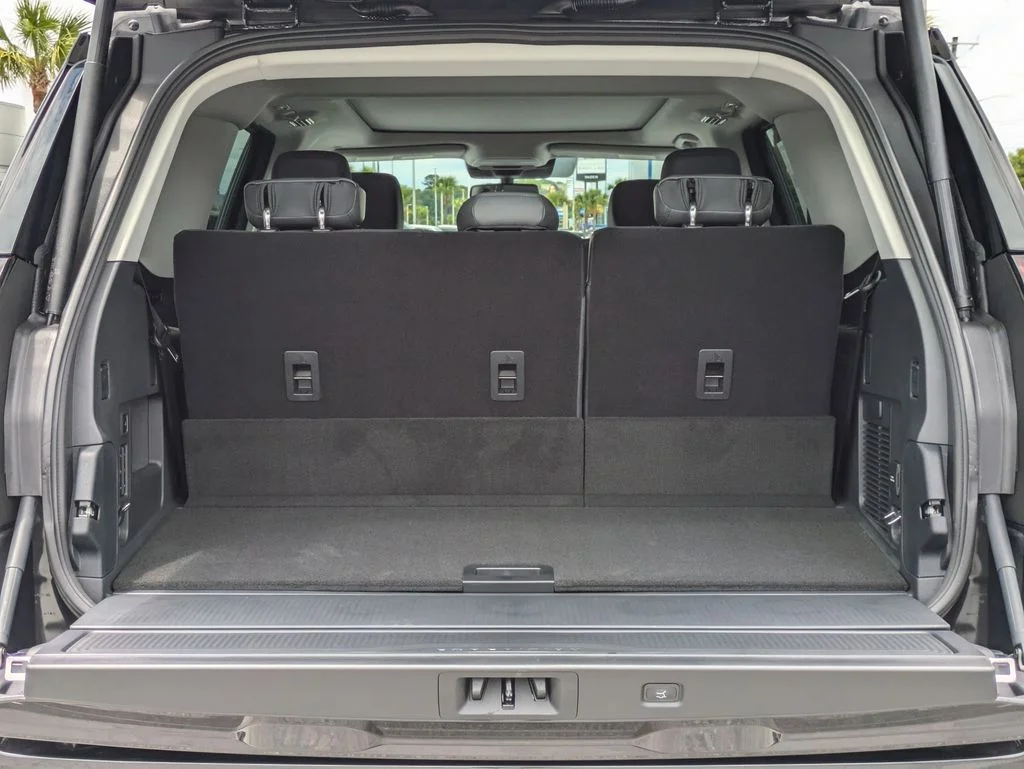 New 2026 Dark Matter Gray Metallic Ford Active image 13