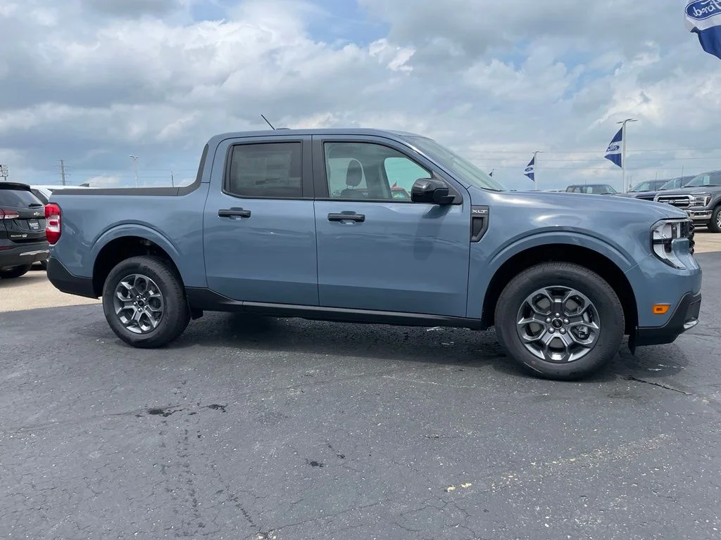 New 2026 Azure Gray Metallic Tri-Coat Ford XLT image 2