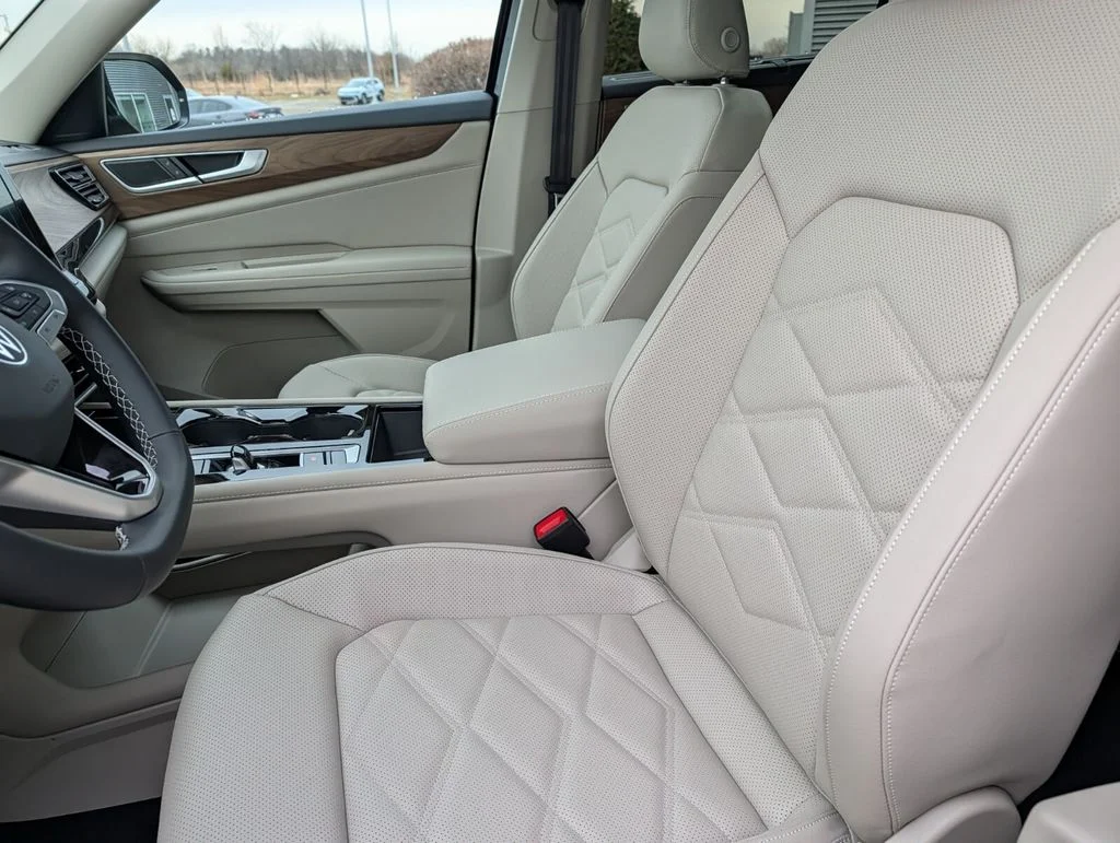 New 2026 Black Volkswagen 2.0T SE w/Technology image 10