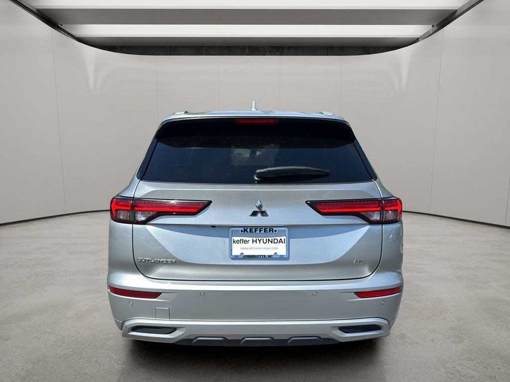 Used 2022 Silver Mitsubishi SEL image 4