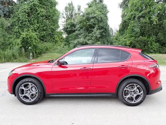 2025 Alfa Romeo Stelvio Base - Photo 2
