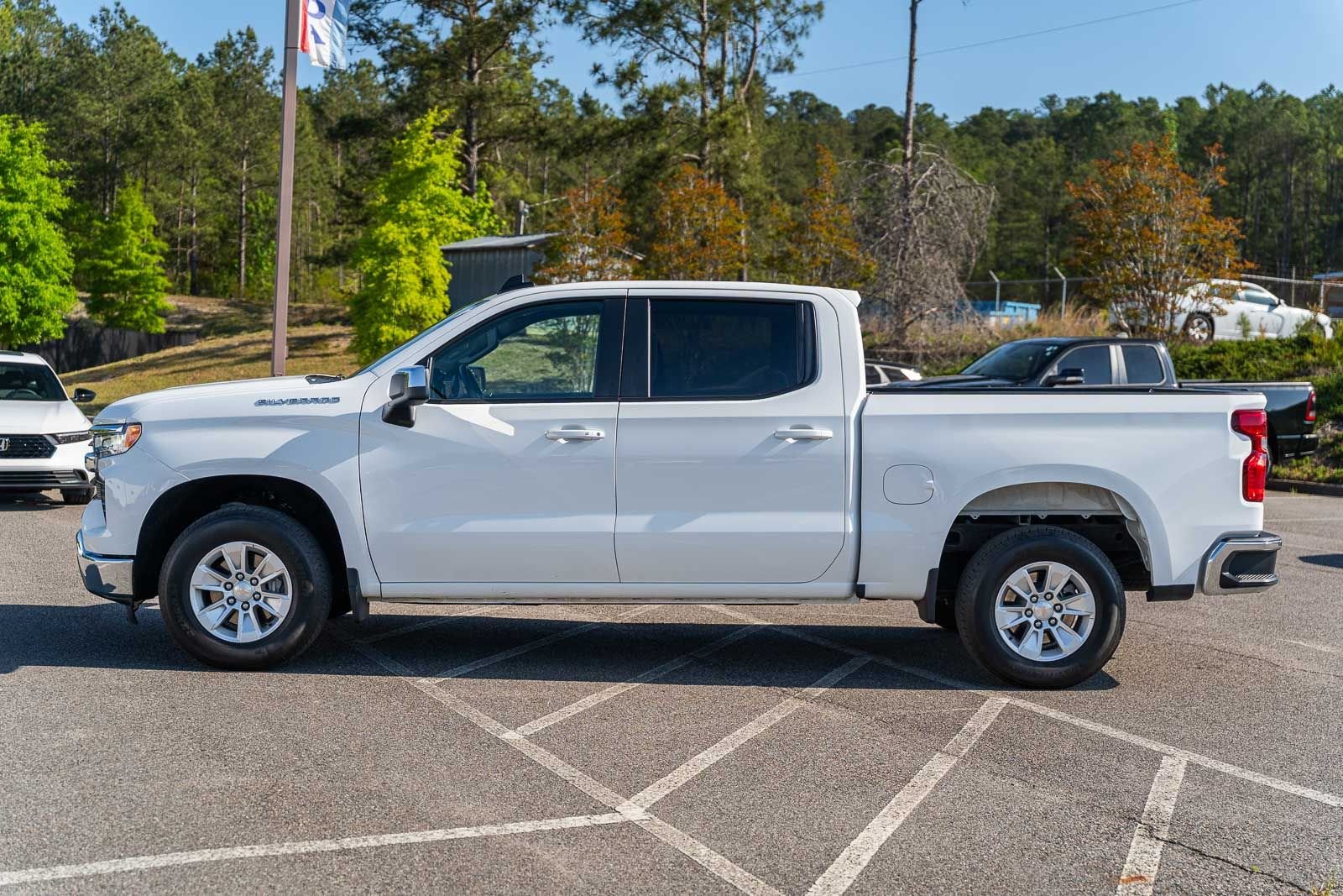 Used 2025 White Chevrolet LT image 4