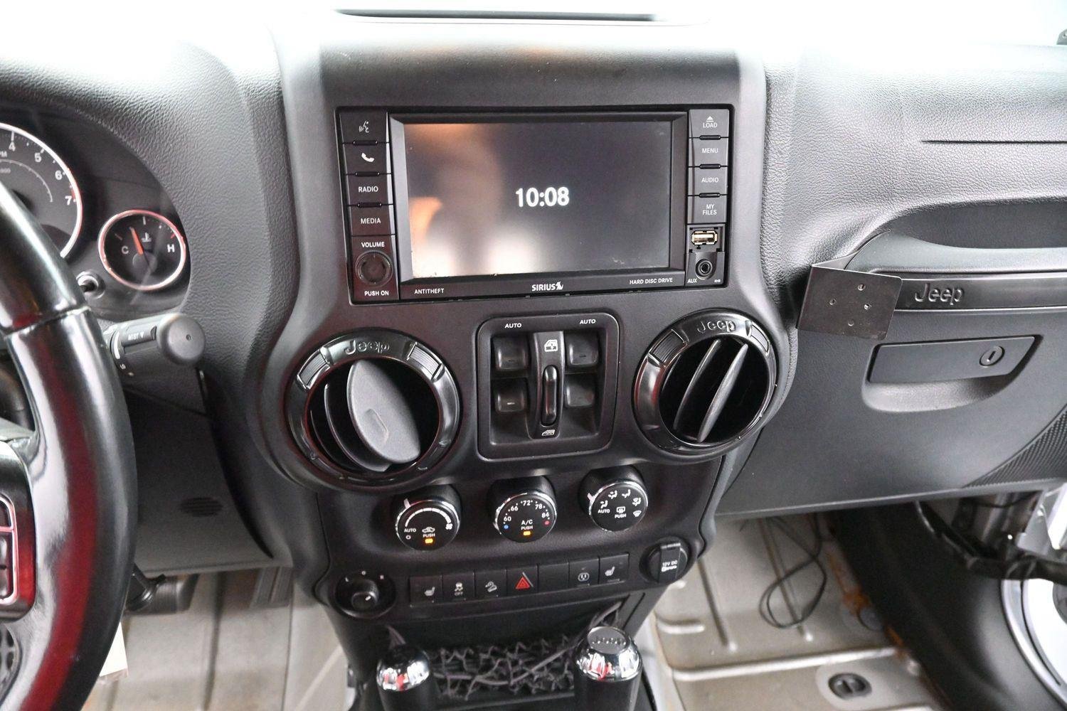 Used 2017 Billet Silver Metallic Clearcoat Jeep Smoky Mountain image 22