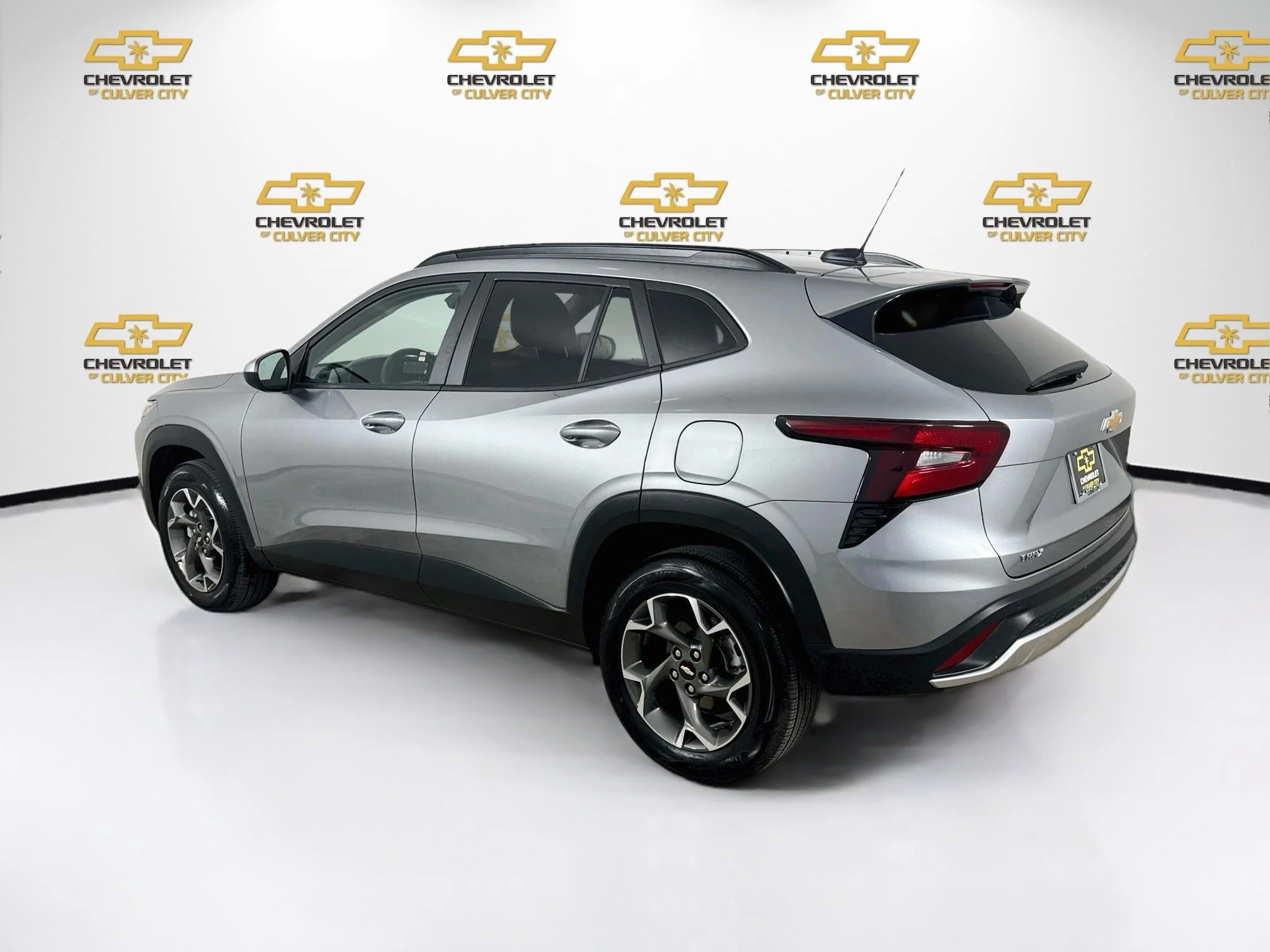 Used 2025 Sterling Gray Metallic Chevrolet LT image 6