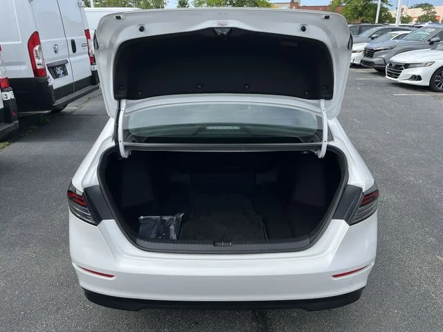 Used 2024 White Honda LX image 21