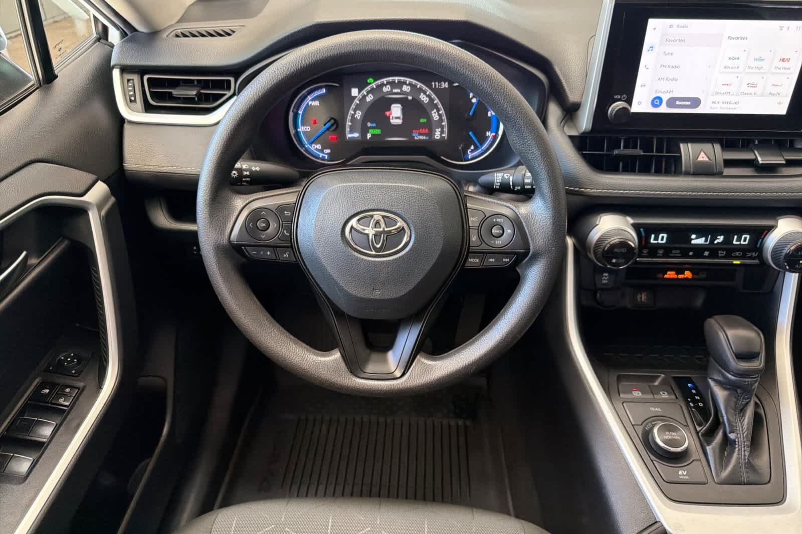Used 2024 Ice Cap Toyota Hybrid XLE image 15