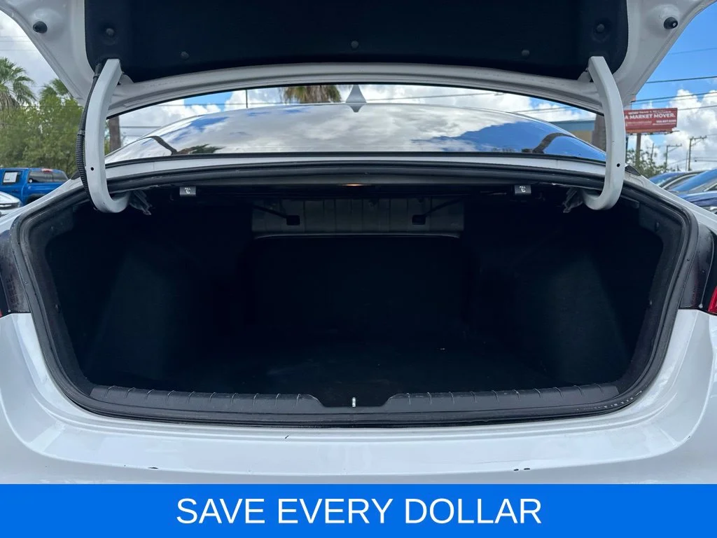 Used 2023 White Kia LXS image 5