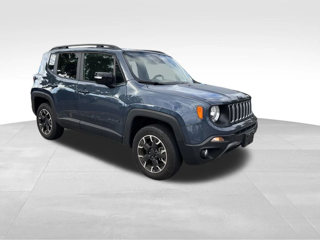 Used 2023 Blue Jeep Latitude image 2