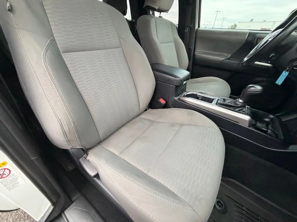Used 2018 White Toyota SR5 image 40