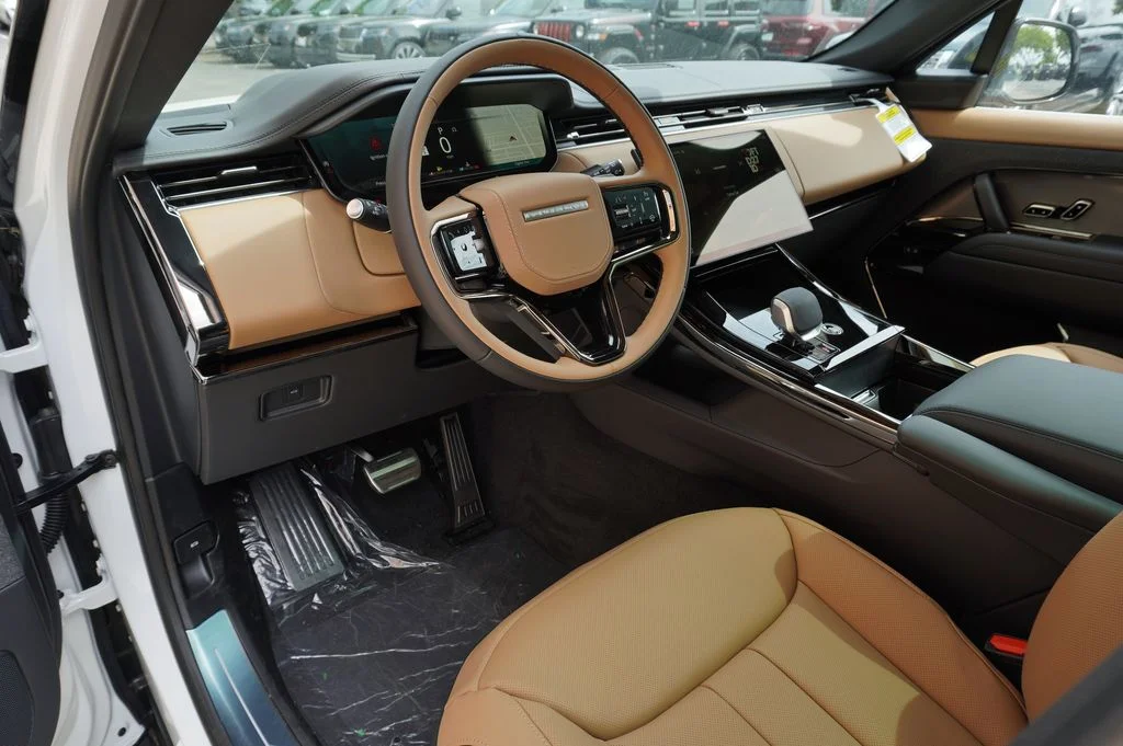 New 2026 Ostuni Pearl White Land Rover Dynamic SE image 13