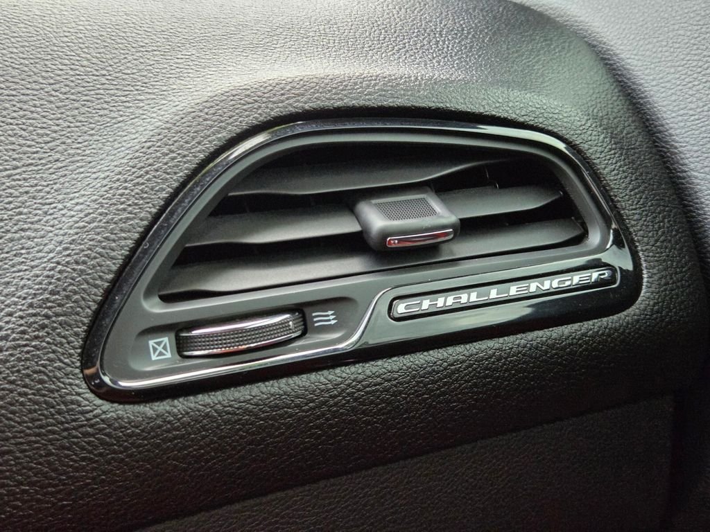 Used 2015 White Dodge R/T Scat Pack image 34