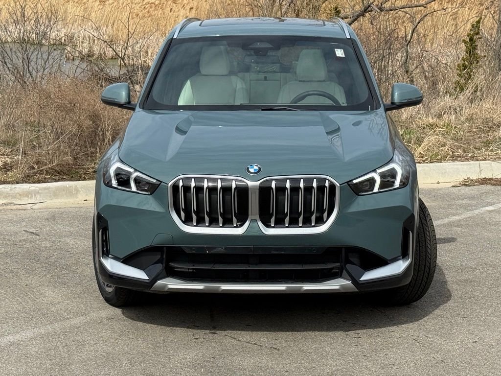 New 2026 Cape York Green Metallic BMW xDrive28i image 2