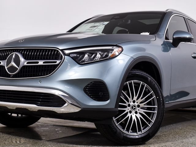 New 2026 Verde Silver Metallic Mercedes-Benz GLC 300 image 49