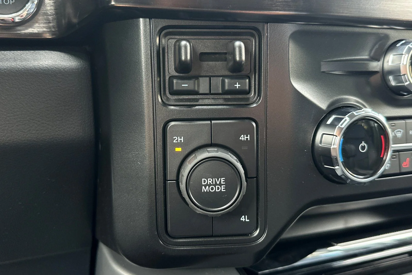 New 2026 Star White Metallic Tri-Coat Ford F-350® Lariat® image 26