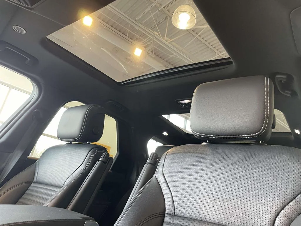 Used 2025 Fuji White Land Rover S image 16