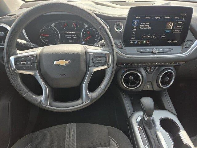Used 2025 Summit White Chevrolet LT image 24