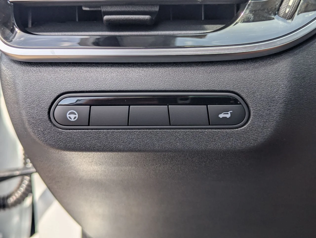 New 2027 RADIANT WHITE INFINITI Luxe AWD image 24
