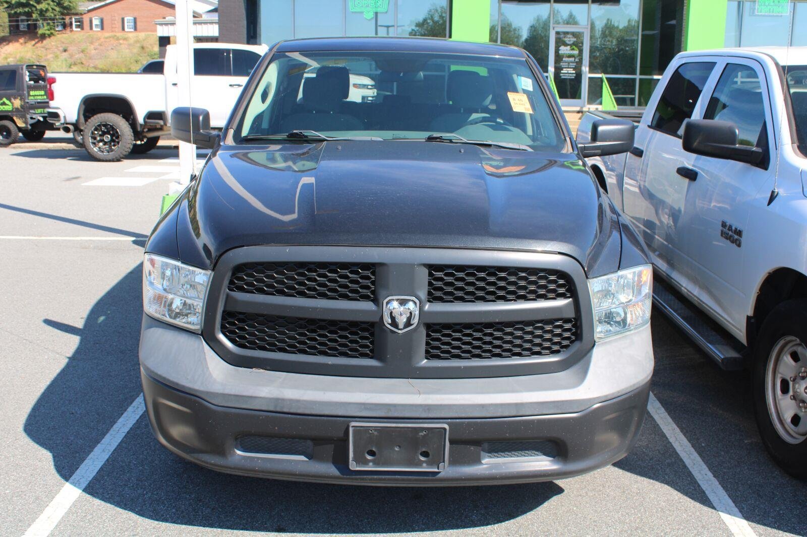 Used 2018 Brilliant Black Crystal Pearlcoat Ram Tradesman image 2