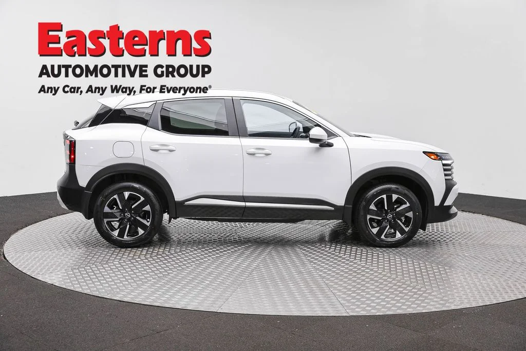 Used 2025 White Nissan SV image 4