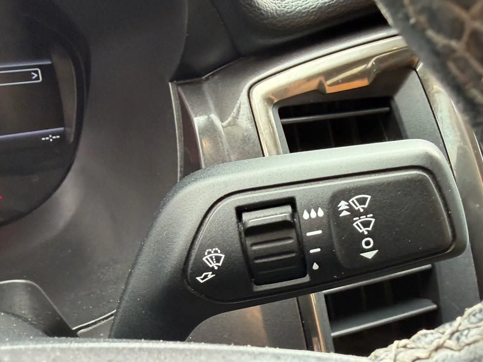 Used 2020 Oxford White Ford LARIAT image 25