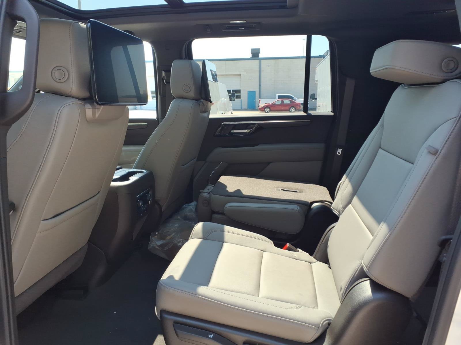 2026 Chevrolet Suburban Z71 - Photo 16