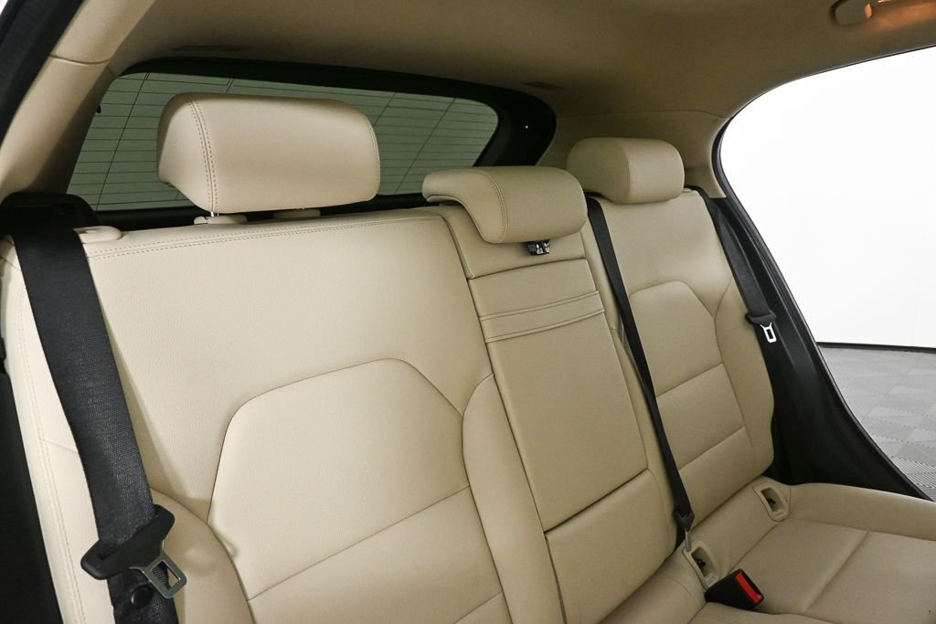 Used 2020 White Mercedes-Benz GLA 250 image 22