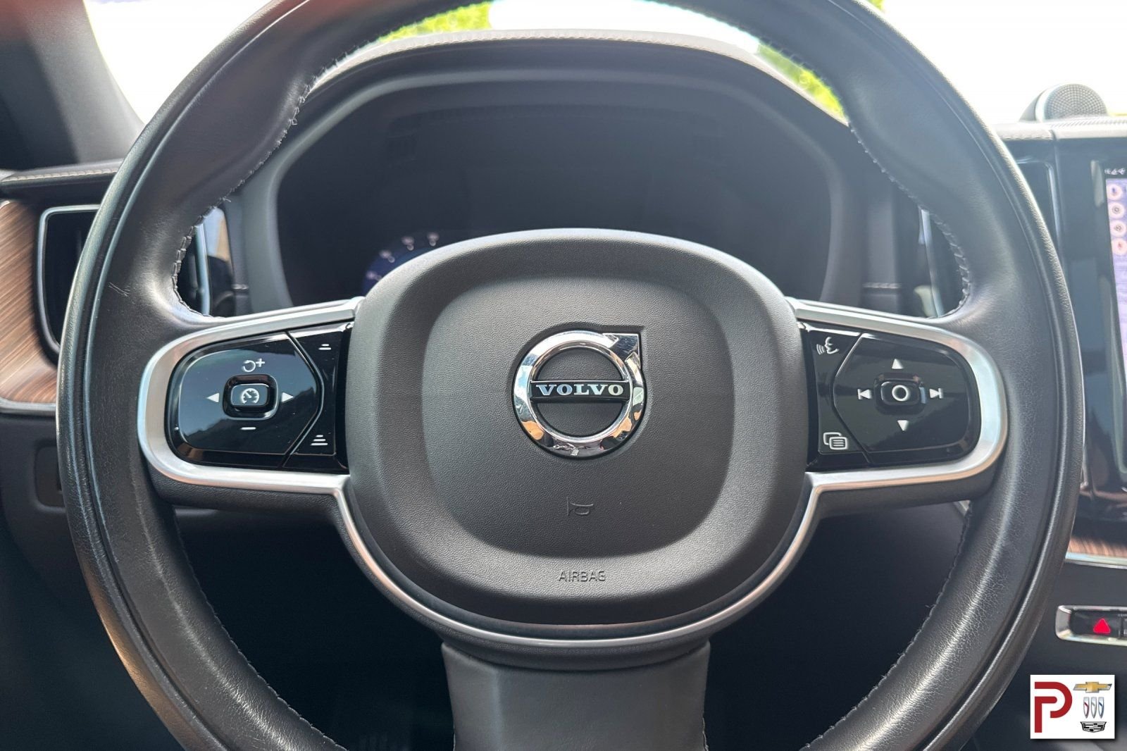 Used 2022 White Volvo T8 Inscription image 29