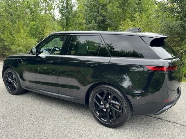 Used 2025 Santorini Black Metallic Land Rover SE image 7