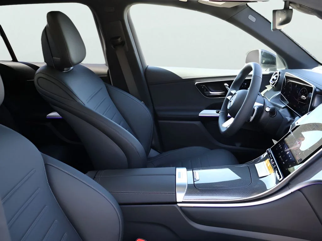 New 2026 Polar White Mercedes-Benz GLC 300 image 10