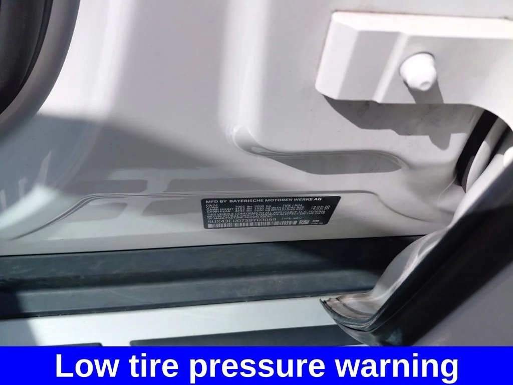 Used 2025 White BMW xDrive50e image 25