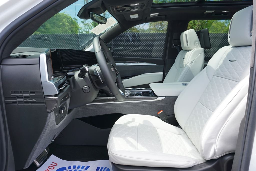 Used 2025 Crystal White Cadillac V-Series image 20