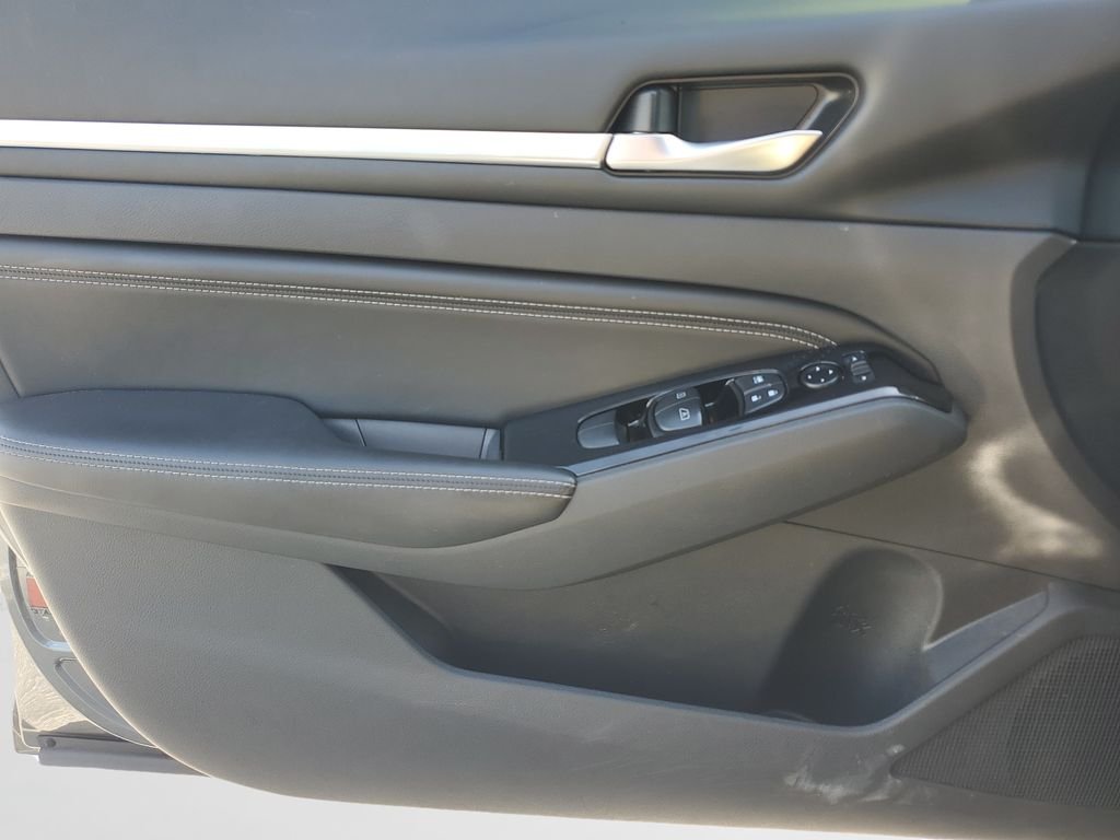 Used 2022 Gray Nissan 2.5 SL image 20