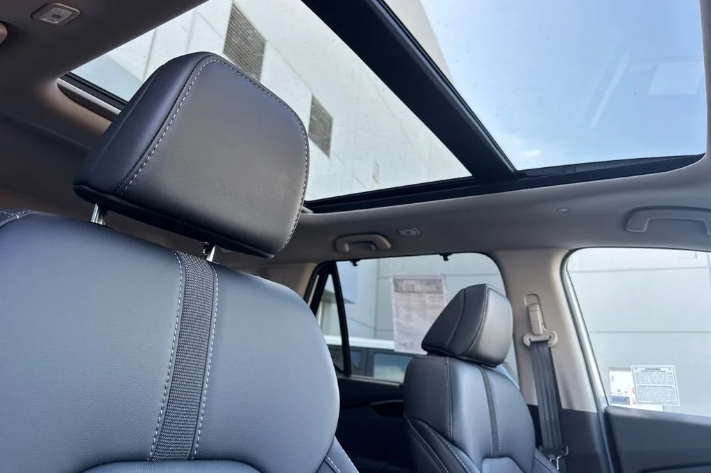 Used 2025  Honda Touring image 17